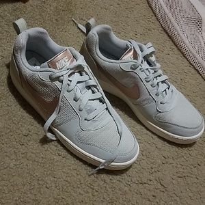 Never Worn-Nike Sneakers Rose Gold